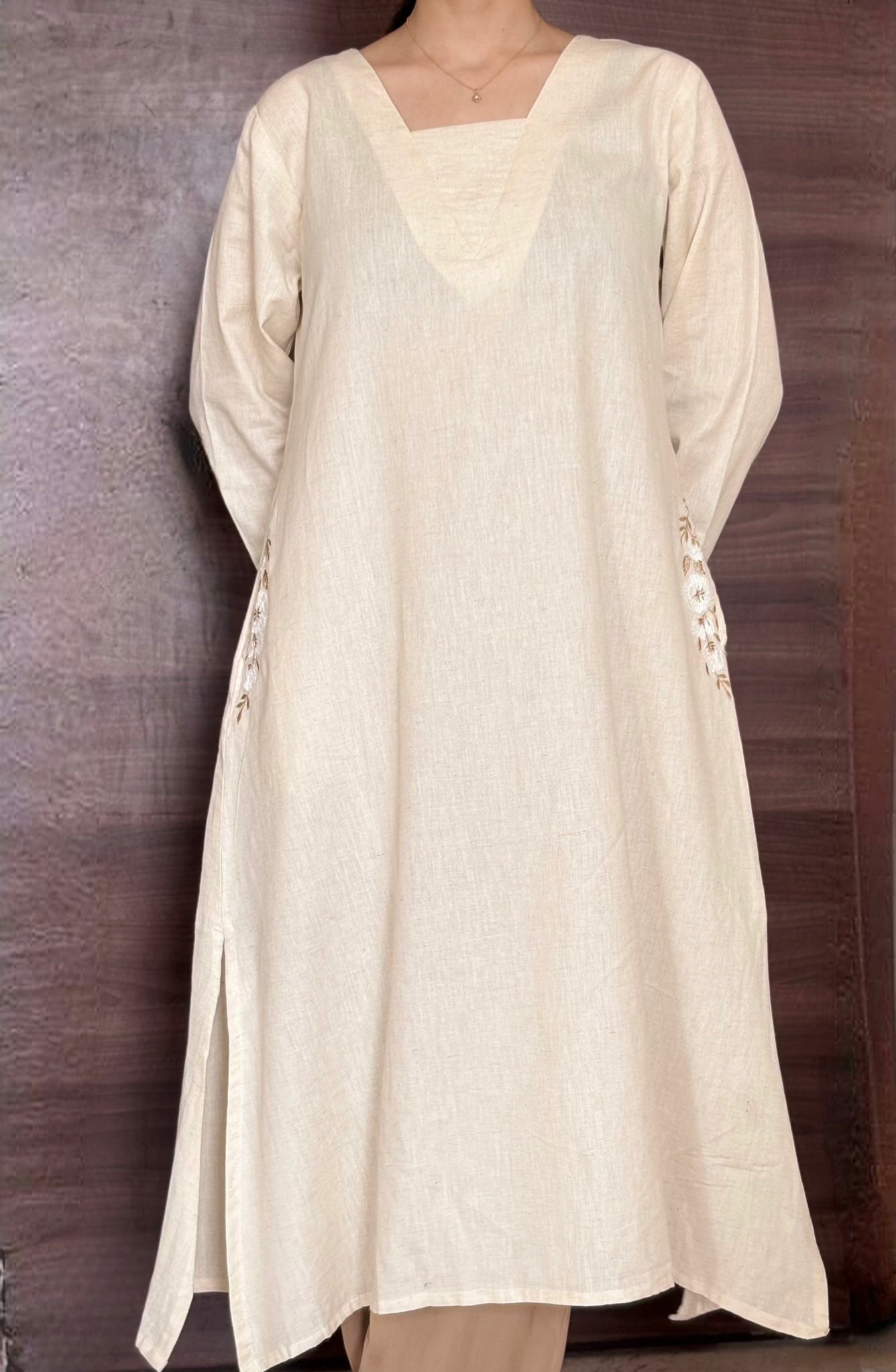 Sukoon-e-Qalb - White Khaadi Pheran Kurti with Delicate floral pocket embroidery.